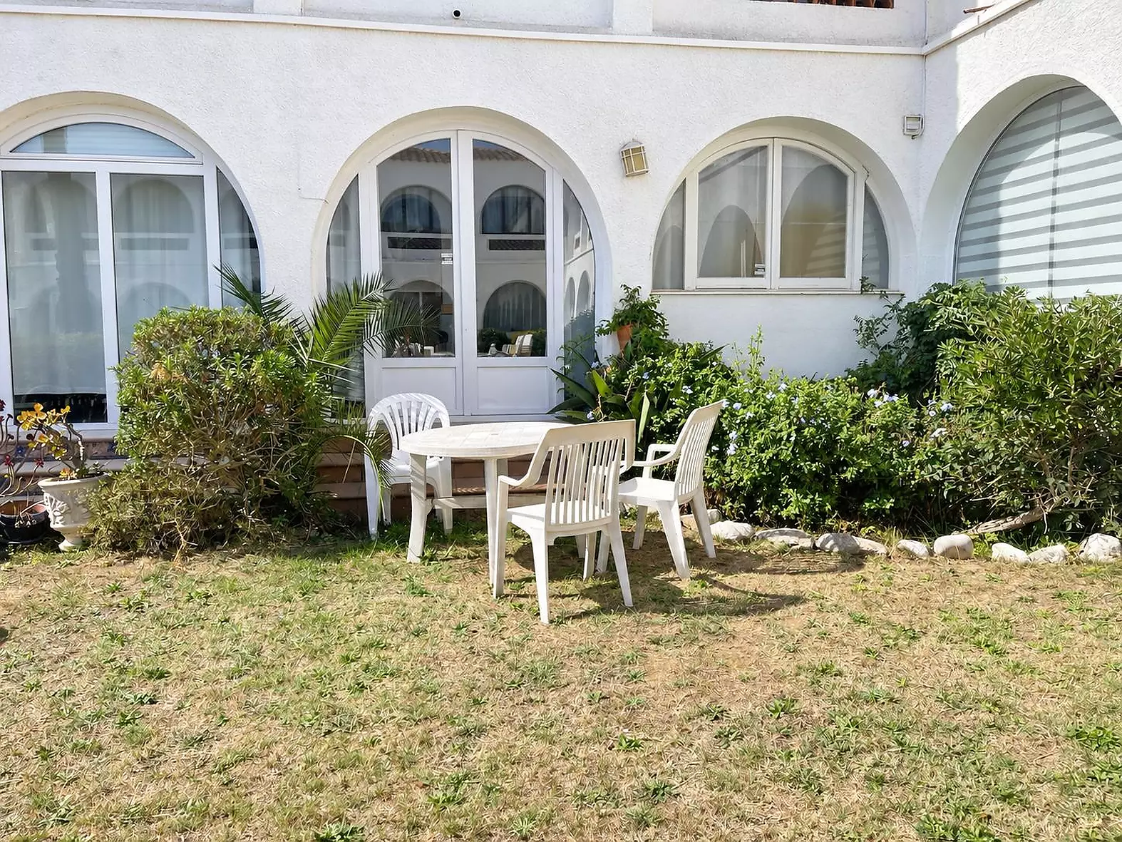 Apartamento en venta en Empuriabrava con jardín comunitario y amarres
