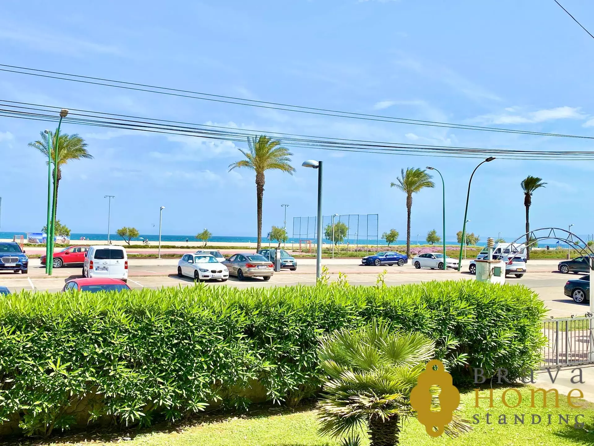 Precioso piso en primera línea de mar en venta en Empuriabrava