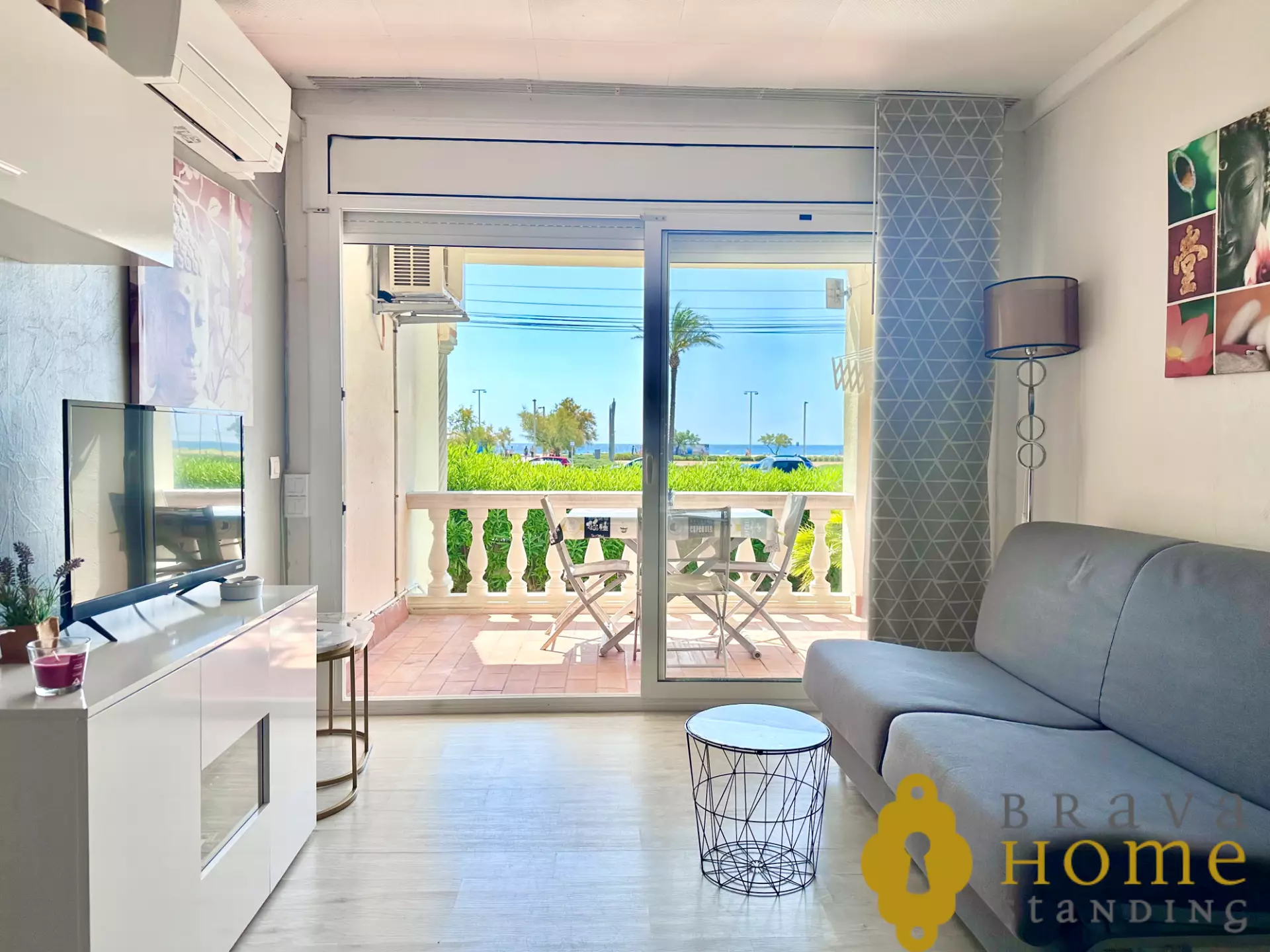 Precioso piso en primera línea de mar en venta en Empuriabrava