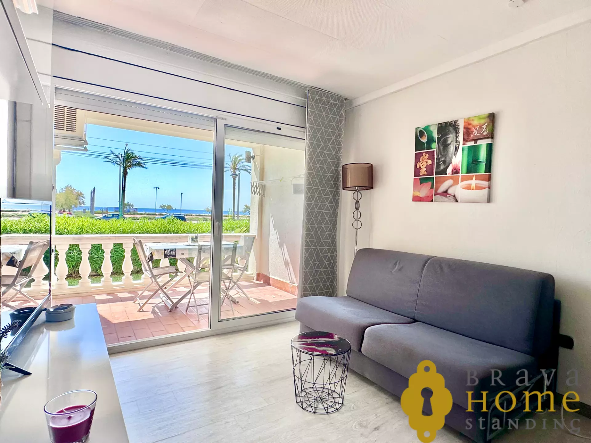 Precioso piso en primera línea de mar en venta en Empuriabrava
