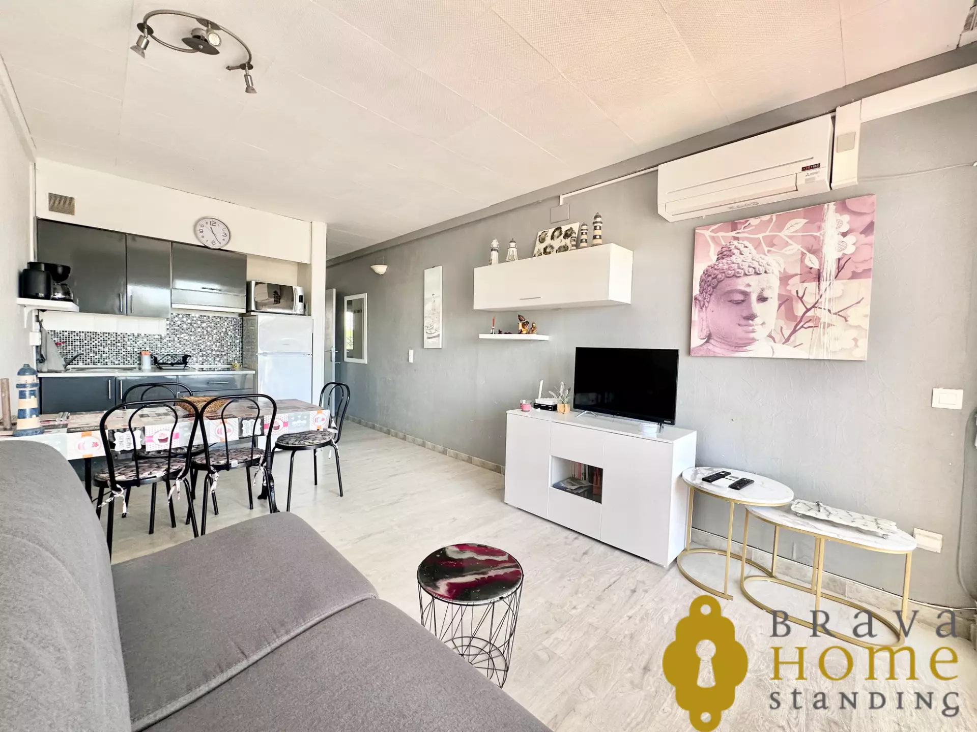 Precioso piso en primera línea de mar en venta en Empuriabrava
