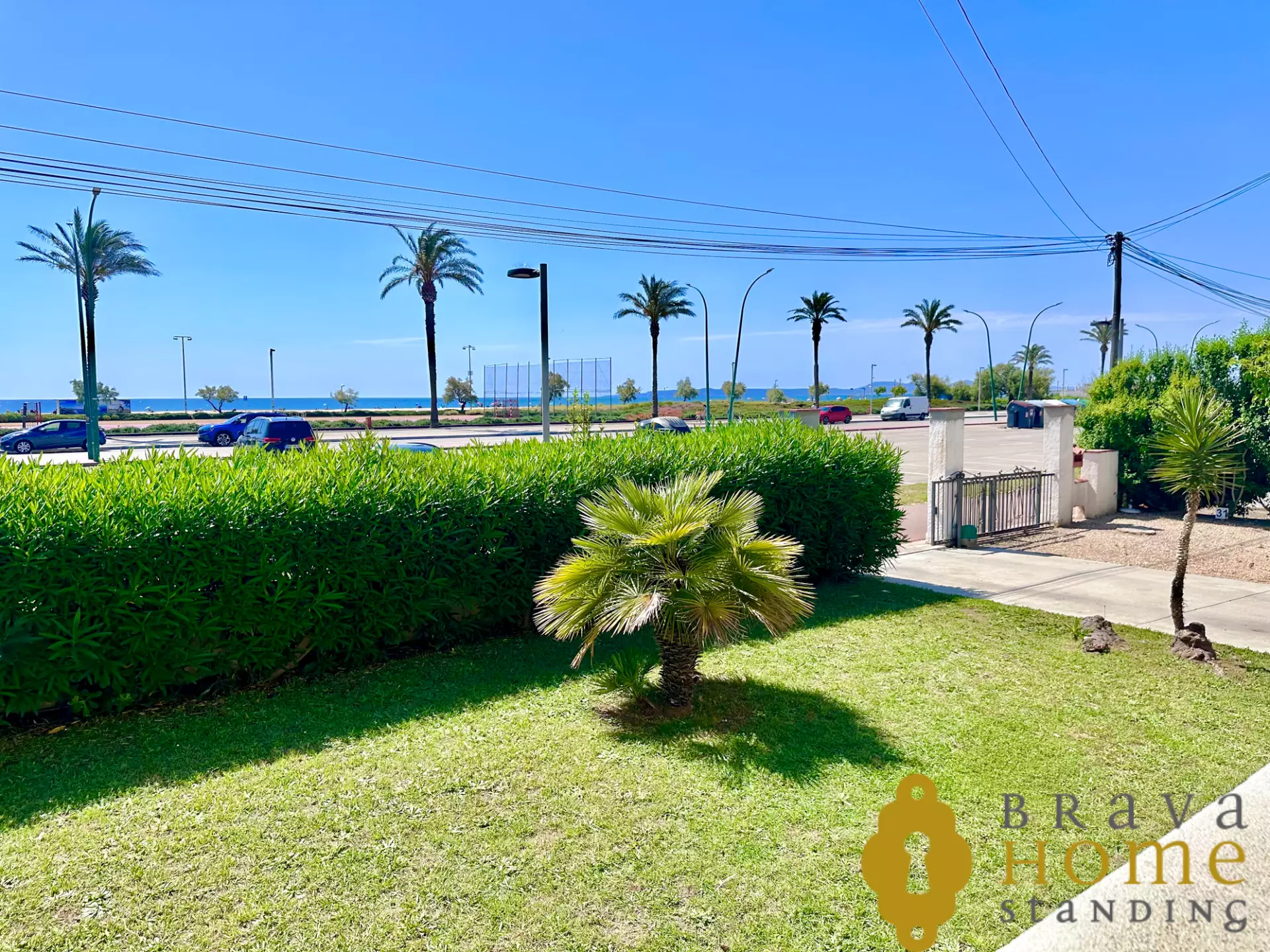 Precioso piso en primera línea de mar en venta en Empuriabrava