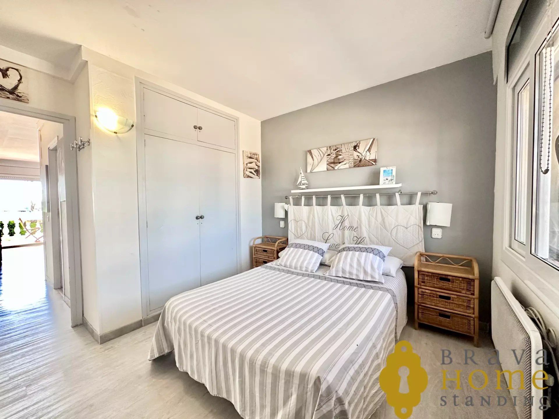 Precioso piso en primera línea de mar en venta en Empuriabrava
