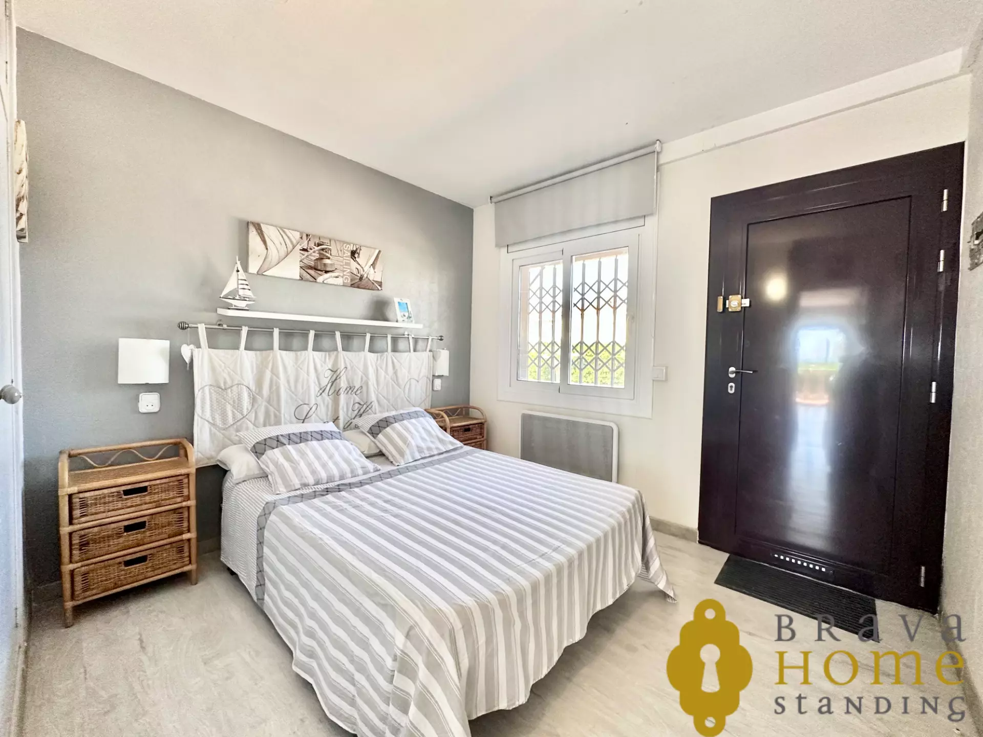 Precioso piso en primera línea de mar en venta en Empuriabrava