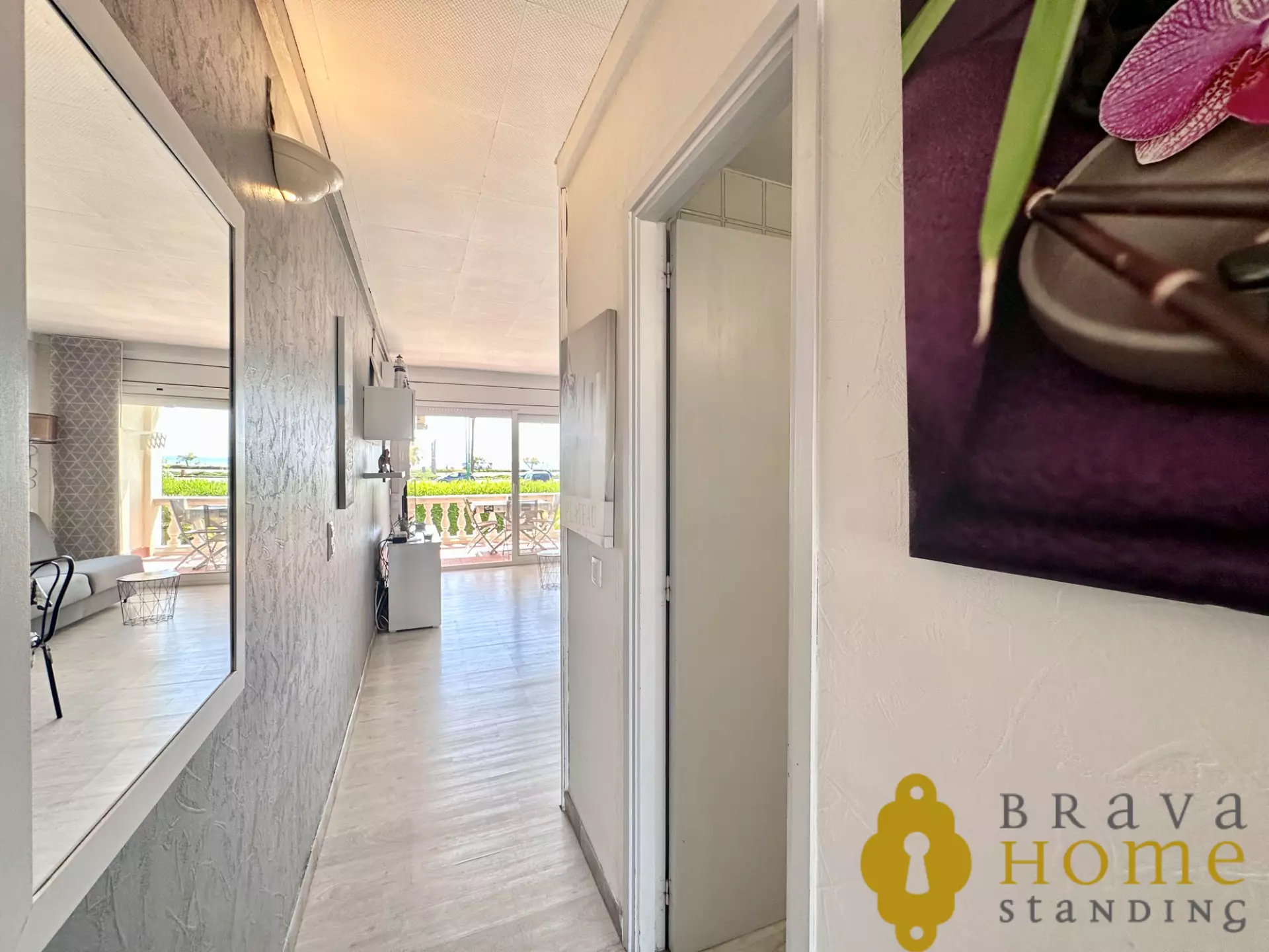 Precioso piso en primera línea de mar en venta en Empuriabrava