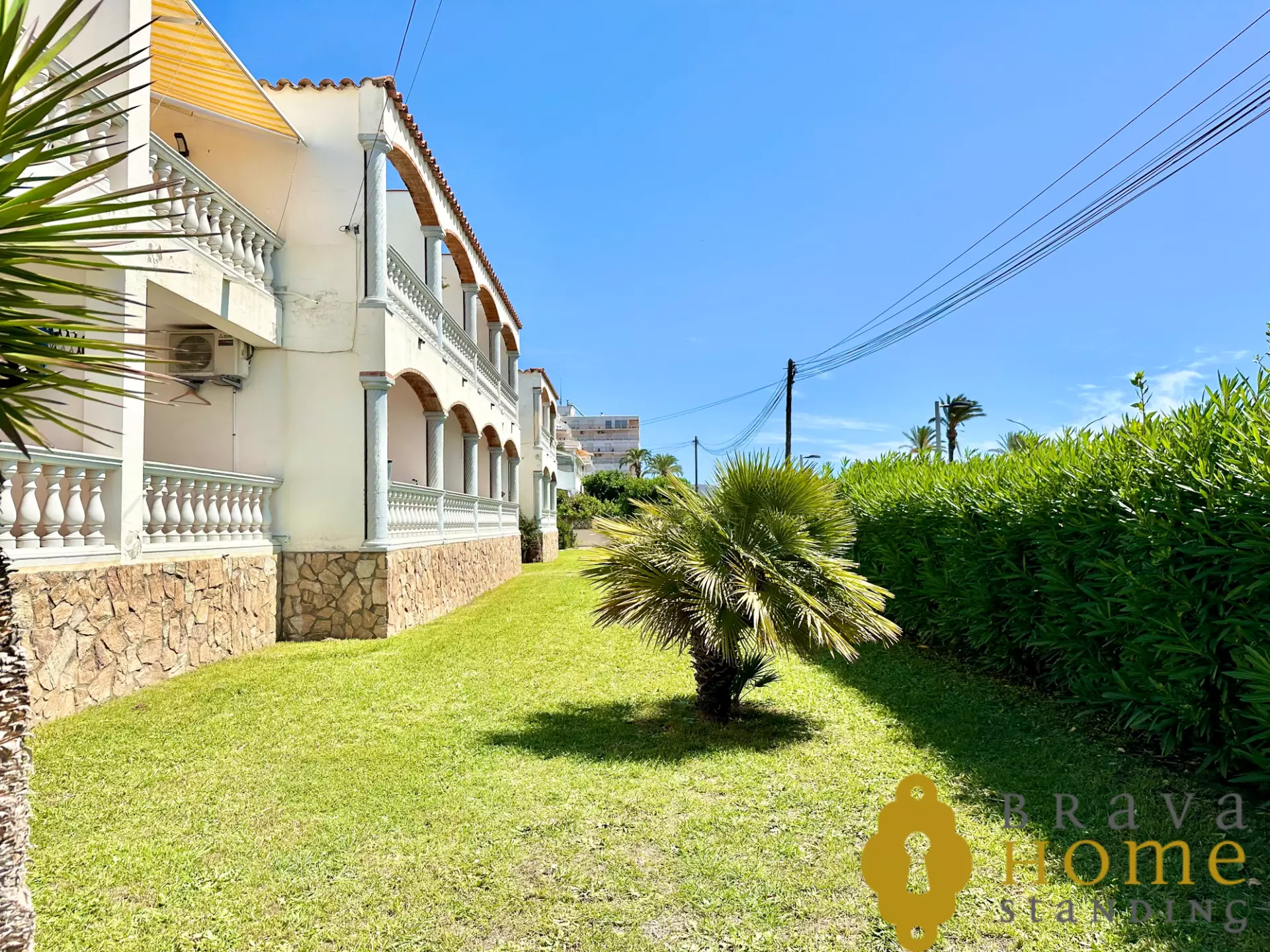 Precioso piso en primera línea de mar en venta en Empuriabrava