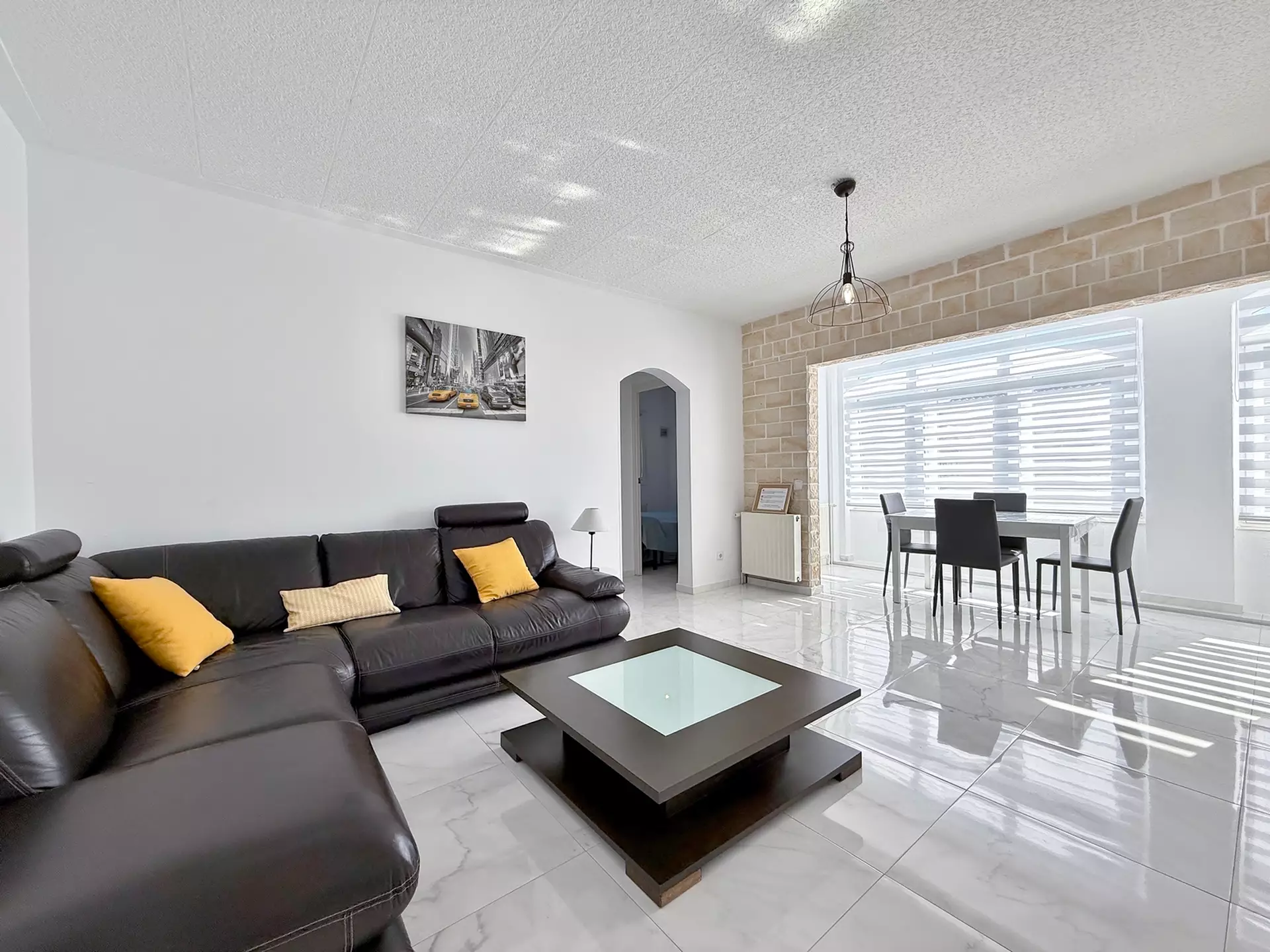 Villa with 2 apartments, tourist license, garage and pool in Empuriabrava