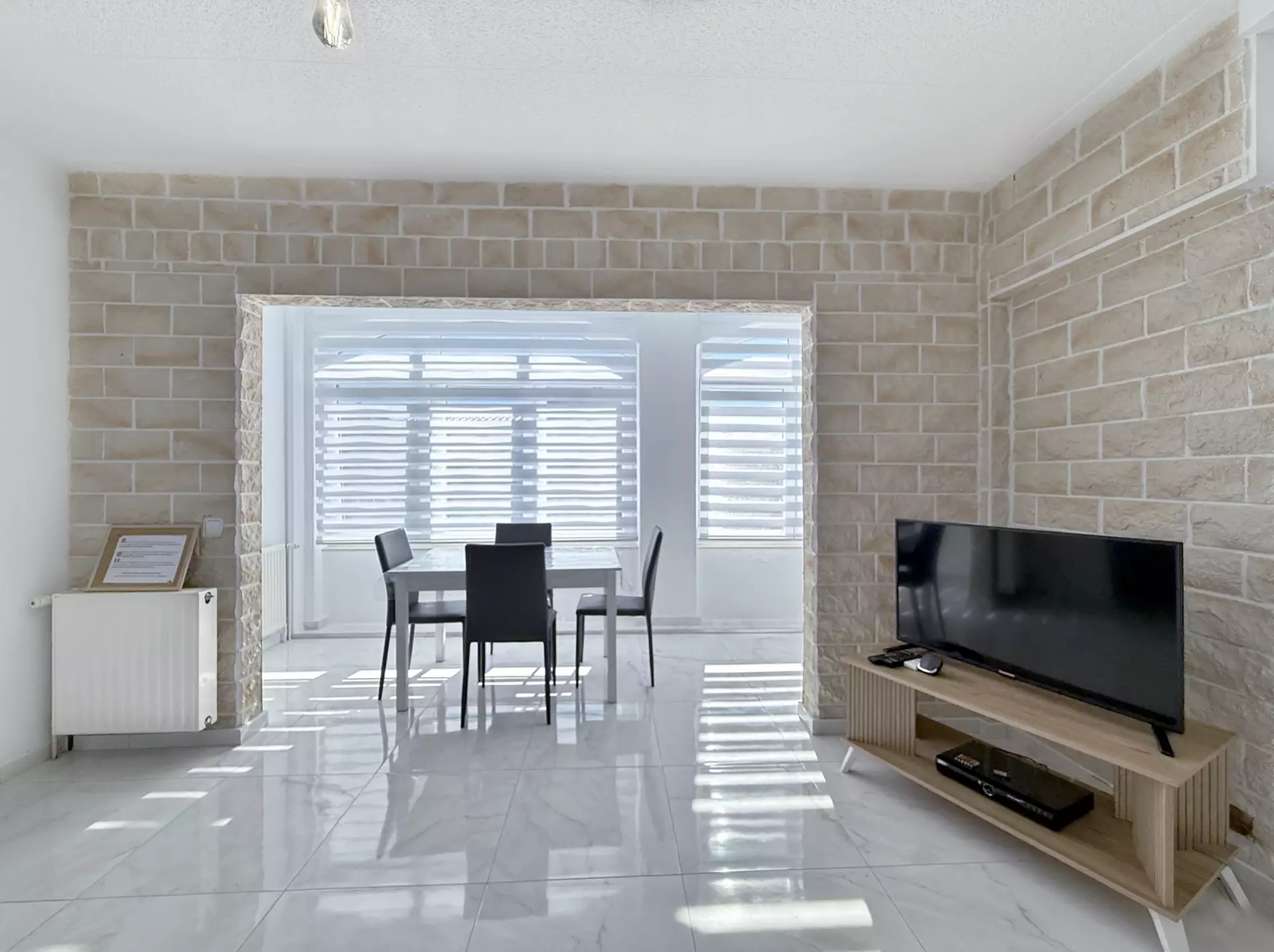 Villa with 2 apartments, tourist license, garage and pool in Empuriabrava