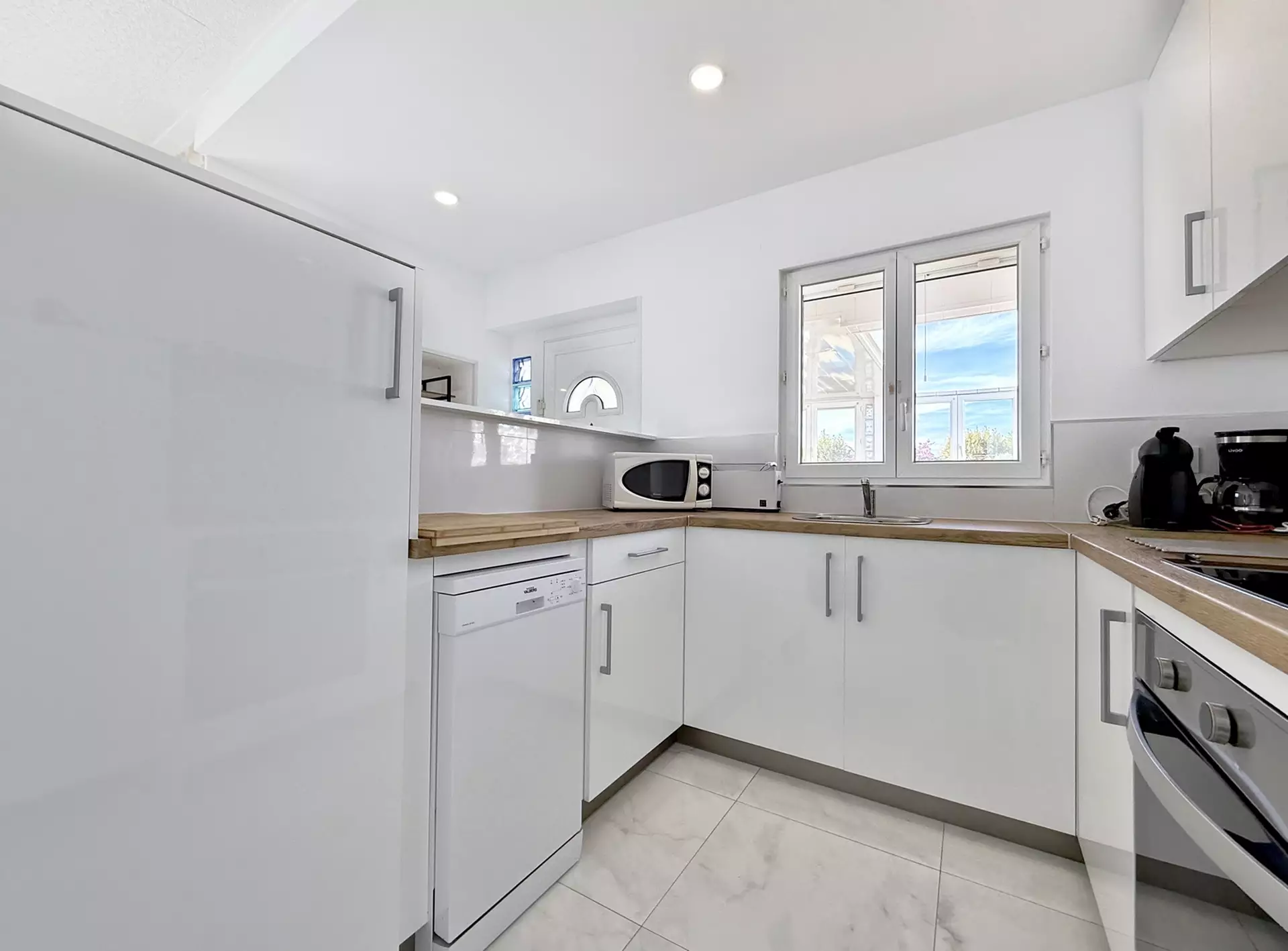 Villa with 2 apartments, tourist license, garage and pool in Empuriabrava