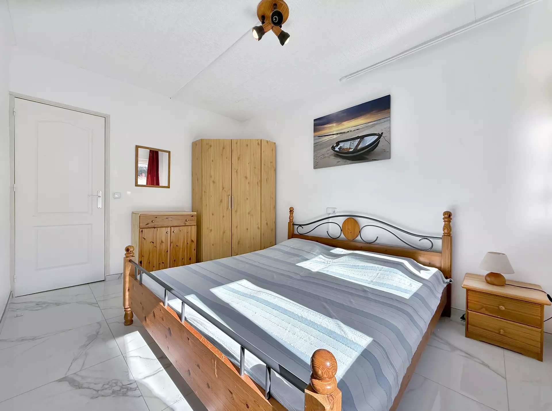 Villa with 2 apartments, tourist license, garage and pool in Empuriabrava