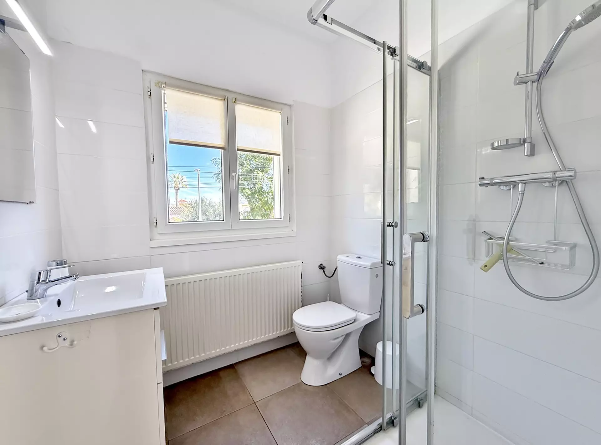 Villa with 2 apartments, tourist license, garage and pool in Empuriabrava