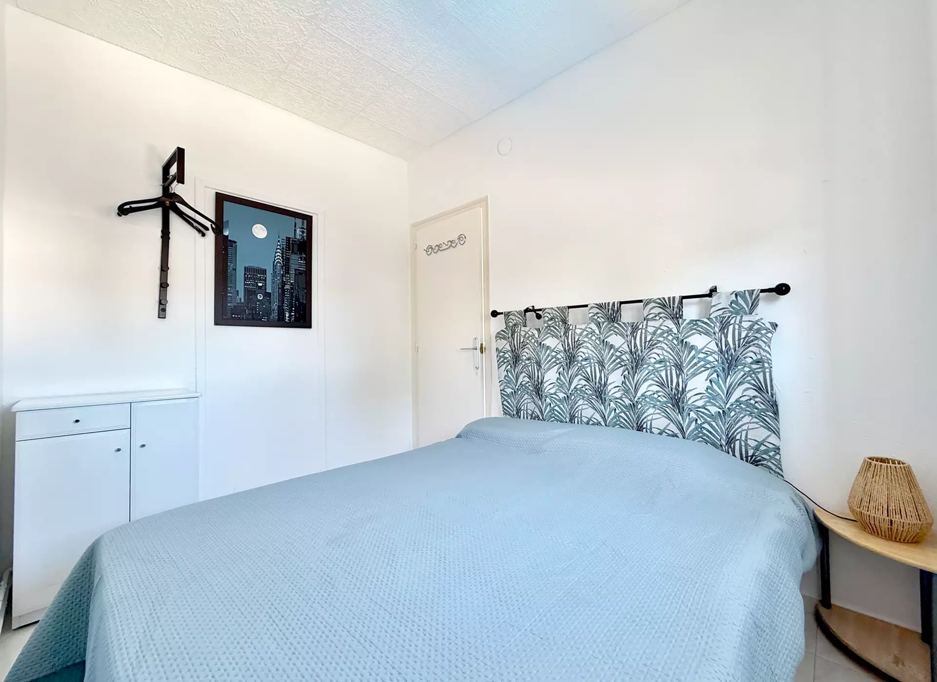 Villa with 2 apartments, tourist license, garage and pool in Empuriabrava