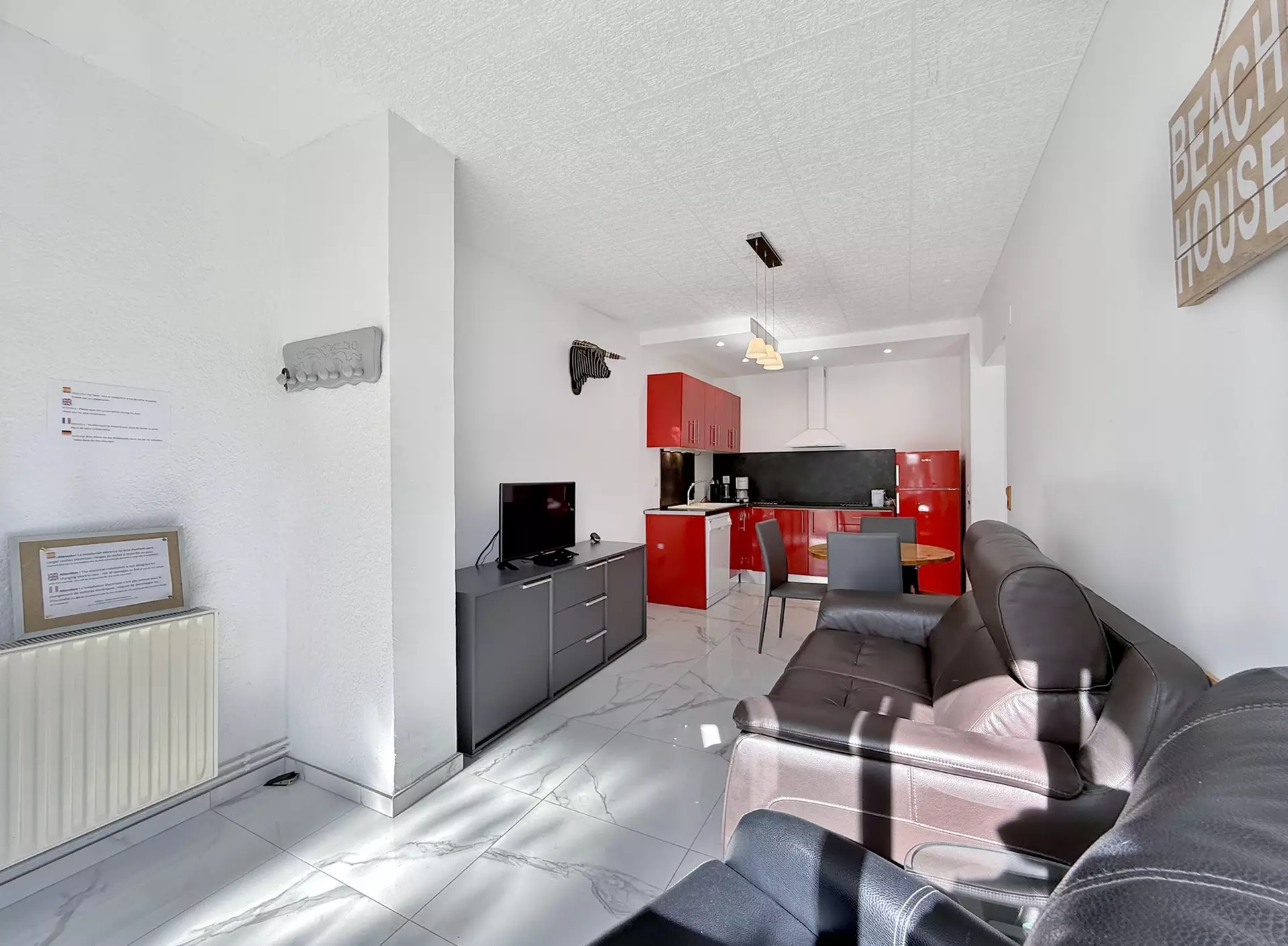 Villa with 2 apartments, tourist license, garage and pool in Empuriabrava