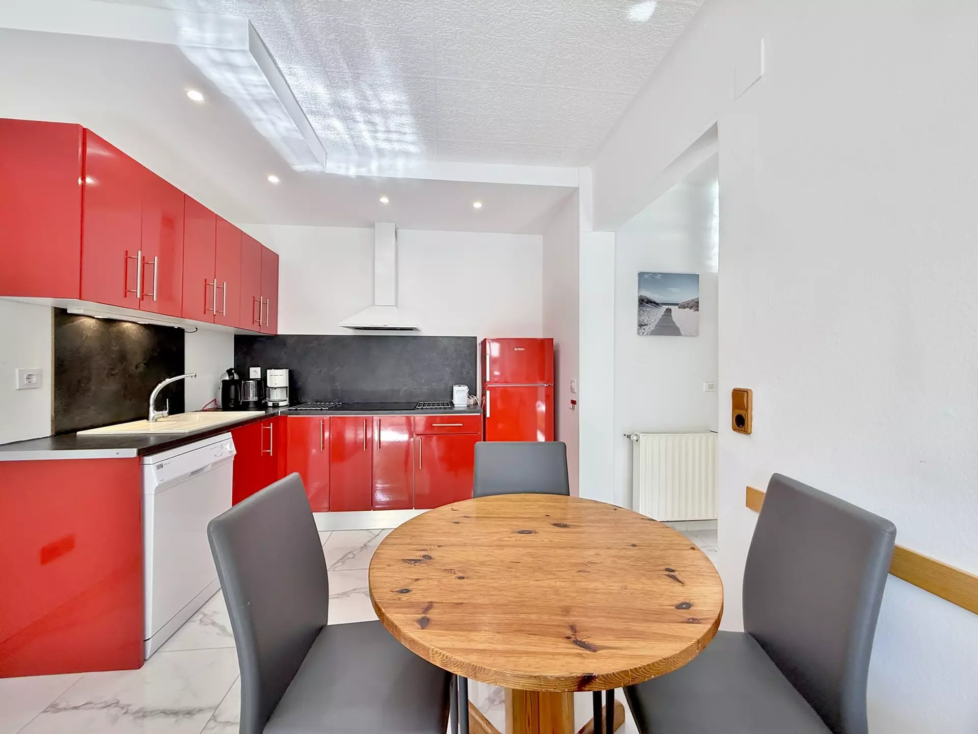 Villa with 2 apartments, tourist license, garage and pool in Empuriabrava