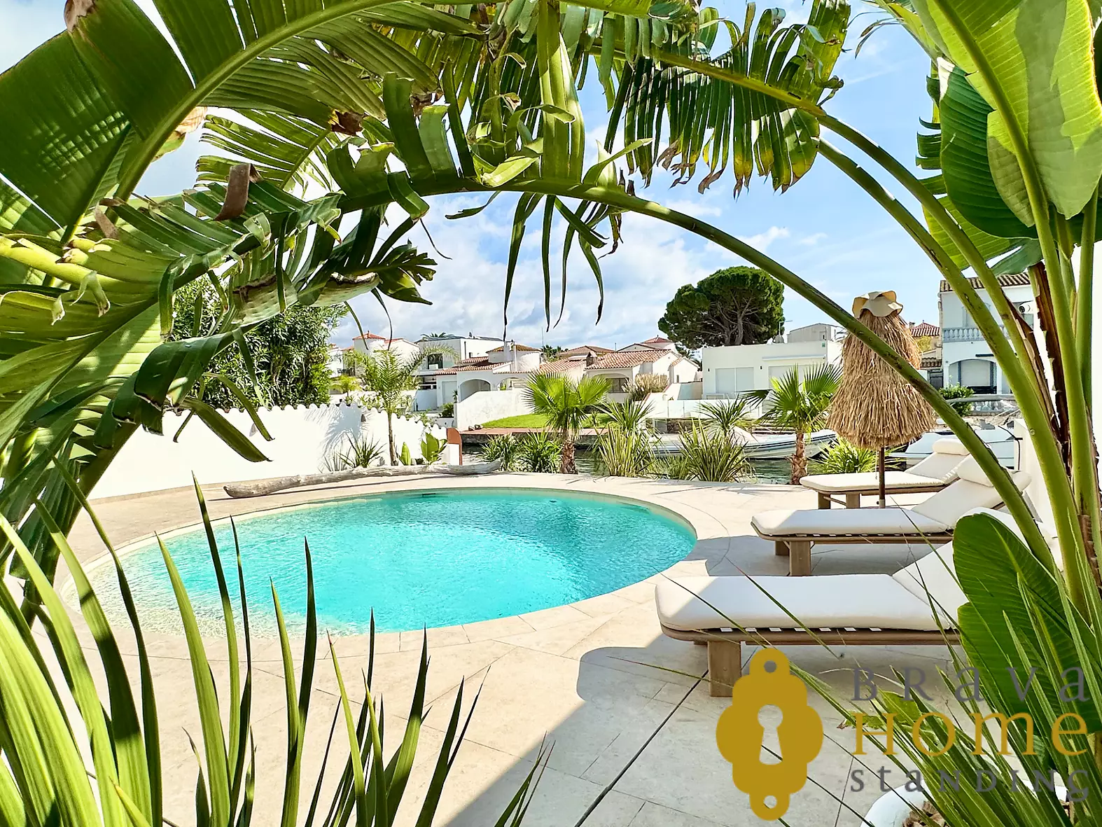 Vila d’arquitecte en venda amb amarratge privat de 12 m a Empuriabrava
