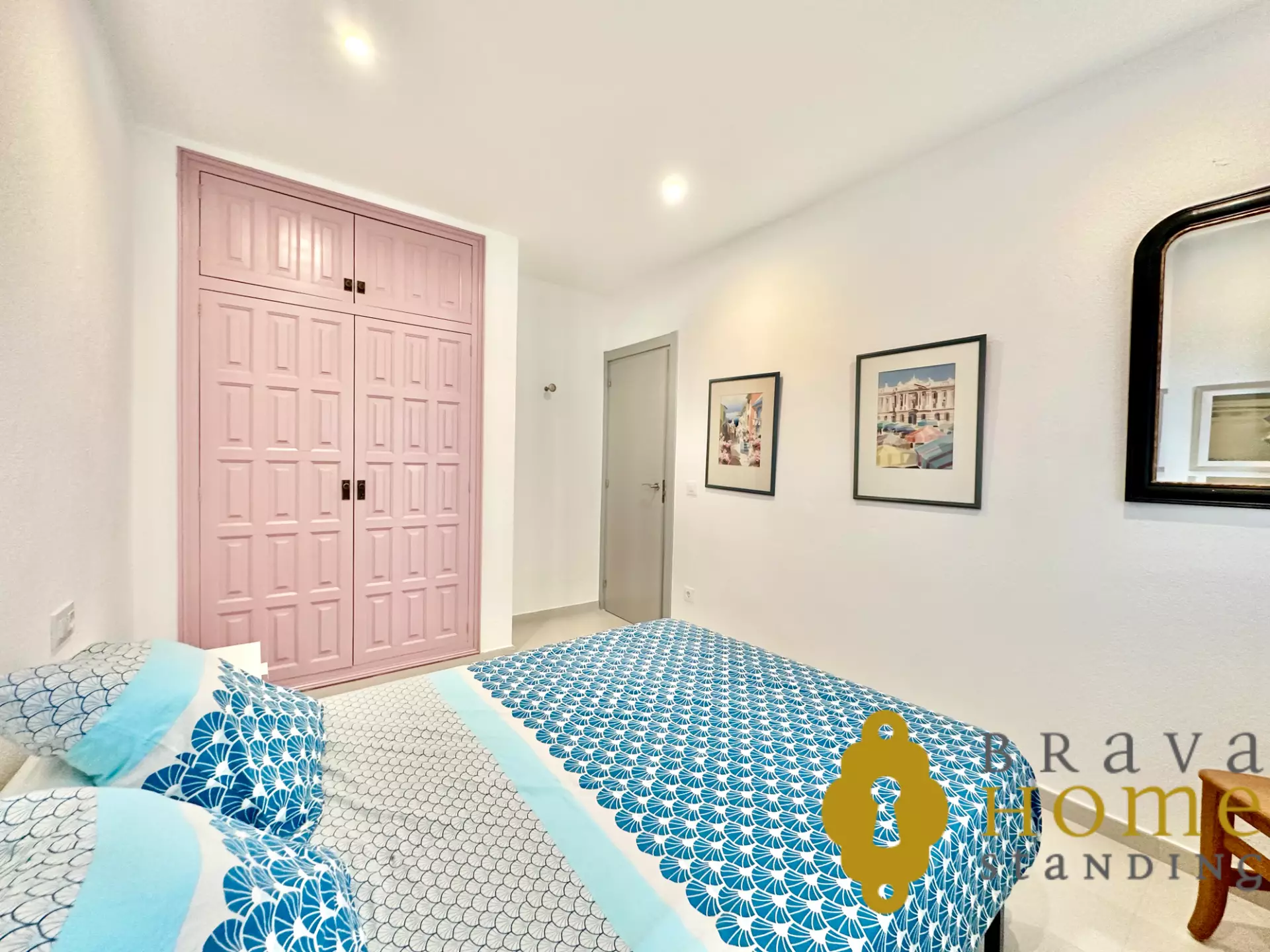 Beautiful house with swimming pool and sea views, in Roses