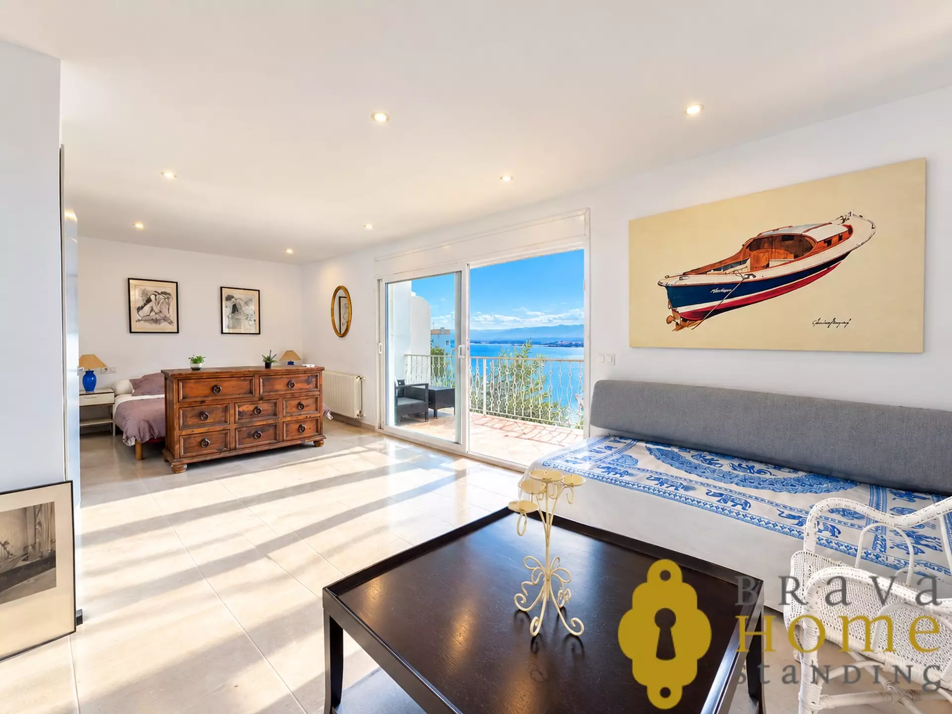 Beautiful house with swimming pool and sea views, in Roses