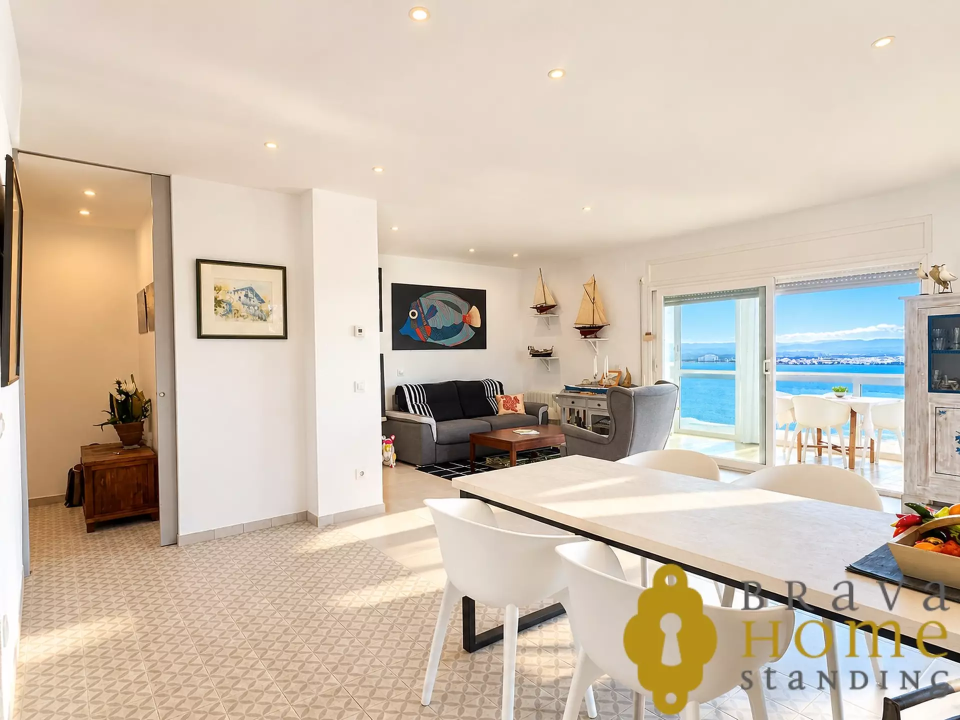 Beautiful house with swimming pool and sea views, in Roses