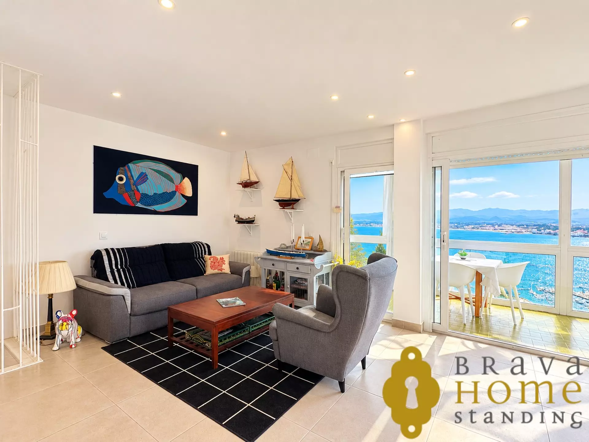 Beautiful house with swimming pool and sea views, in Roses