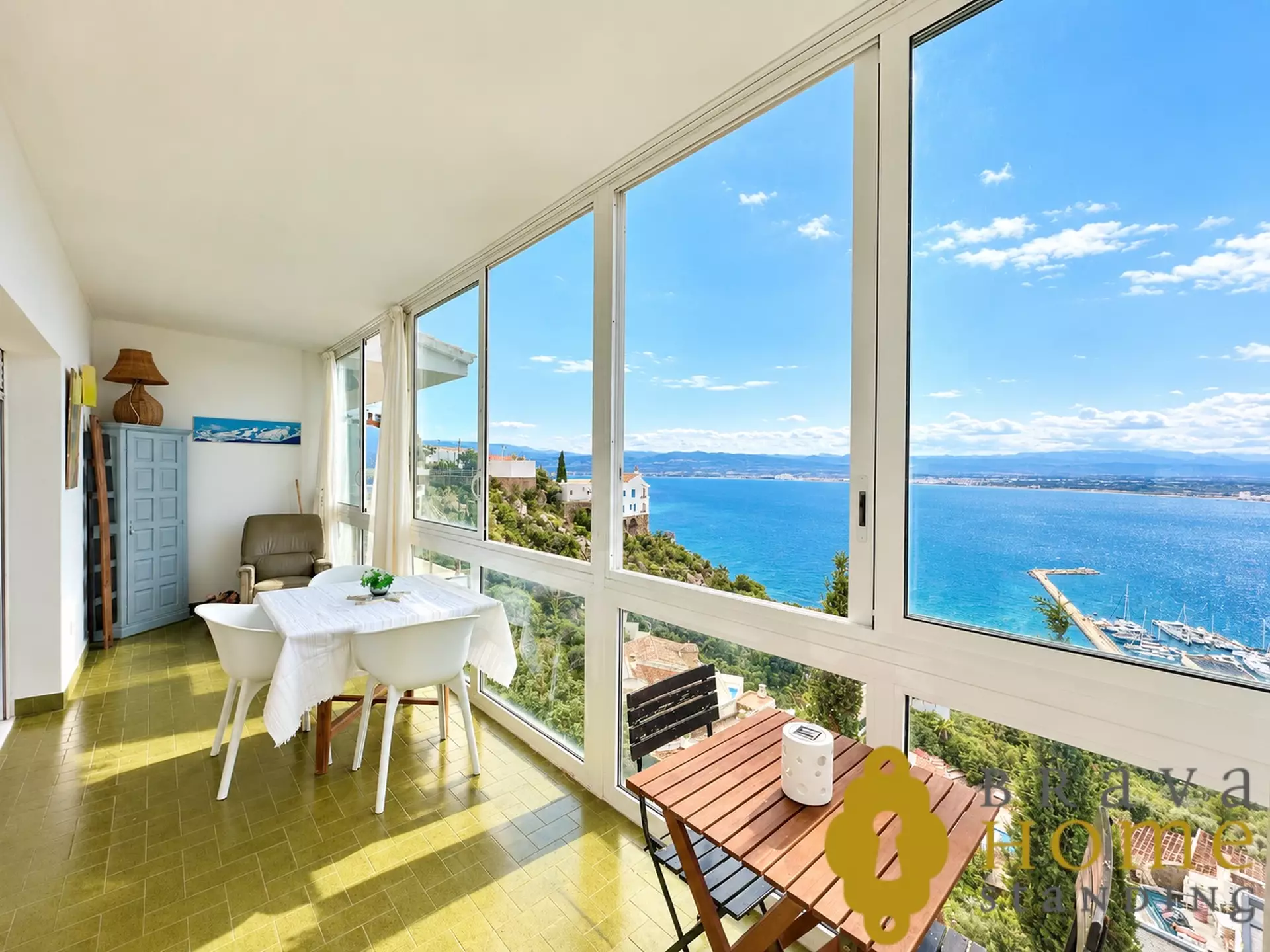 Beautiful house with swimming pool and sea views, in Roses