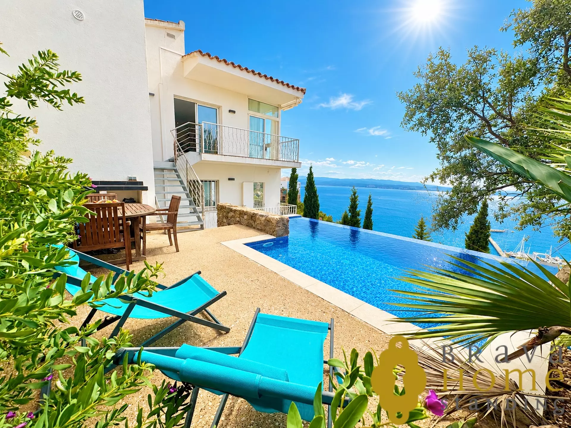 Beautiful house with swimming pool and sea views, in Roses