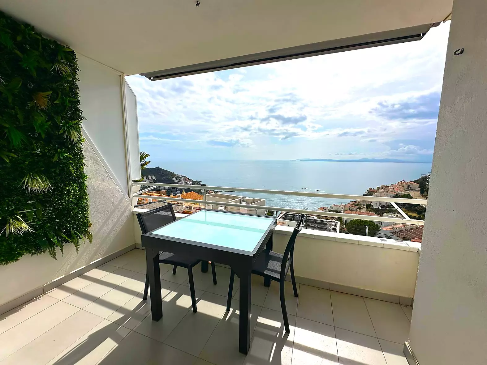 Apartament amb vistes al mar i LLICÈNCIA TURÍSTICA a Puig Rom