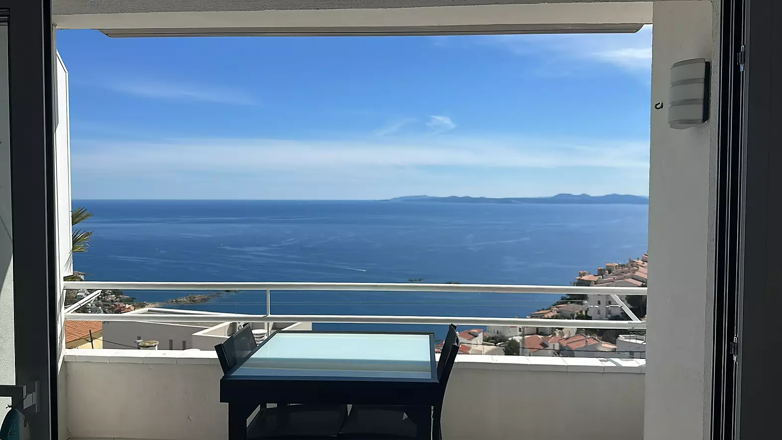 Apartament amb vistes al mar i LLICÈNCIA TURÍSTICA a Puig Rom