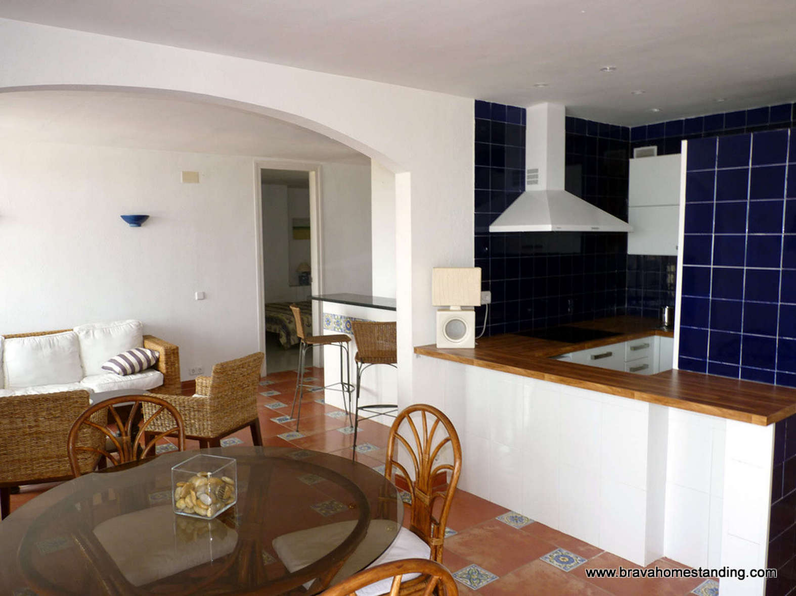 BEAUTIFUL PENTHOUSE WITH SEA VIEW AND MOORING FOR SALE IN ROSAS SANTA MARGARITA