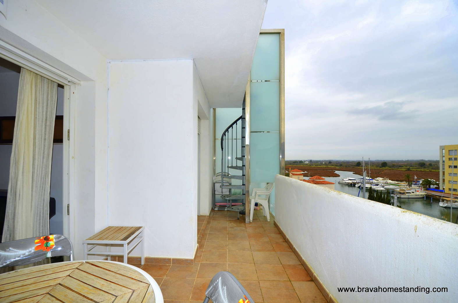 Penthouse with swimming pool and views over the canals for sale in Rosas Santa Margarita