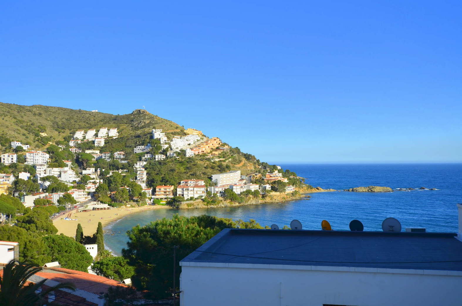 Hermoso apartamento con unas vistas espléndidas del mar en venta en Rosas Canyelles