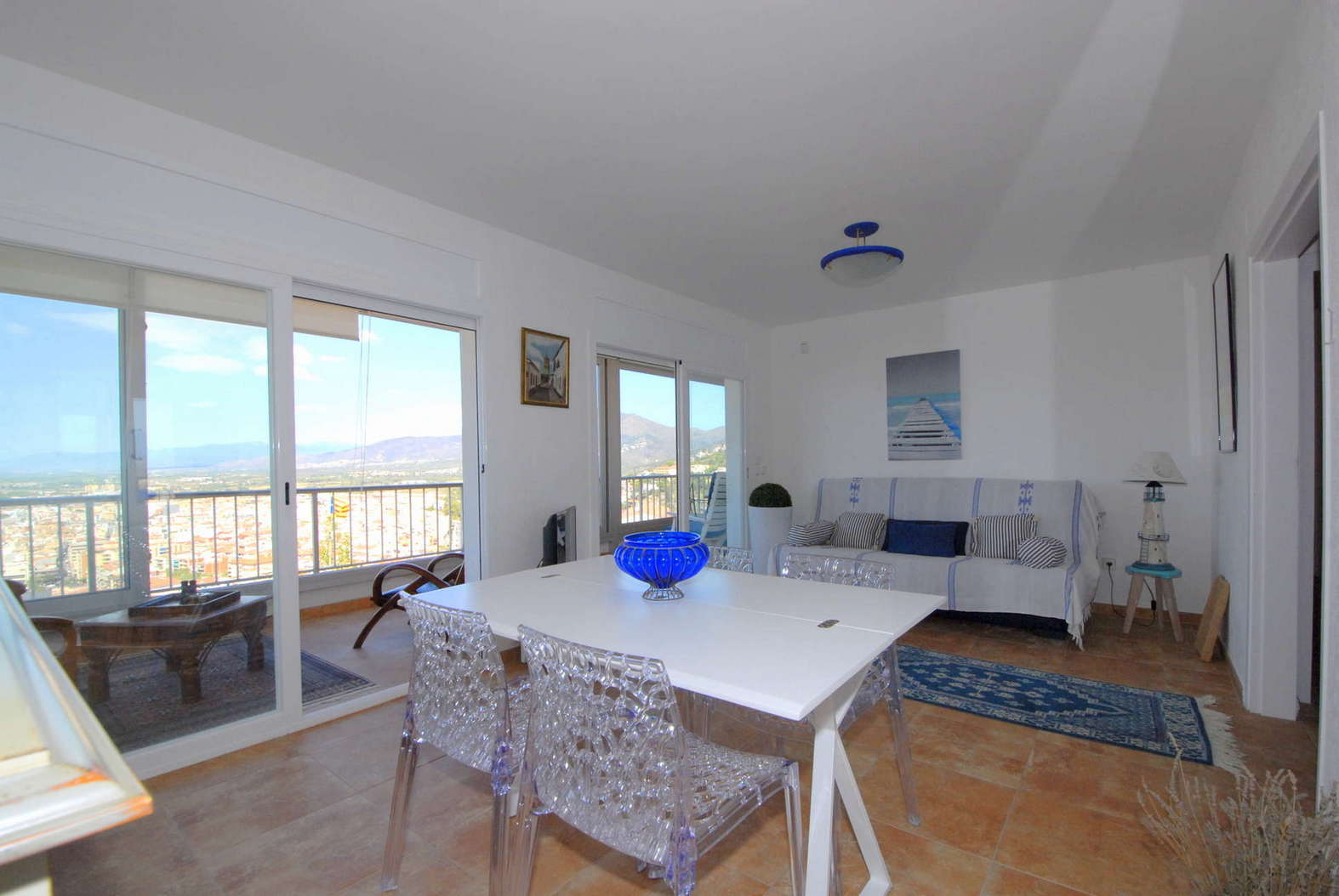 Preciós apartament amb vistes al mar i garatge en venda a Roses