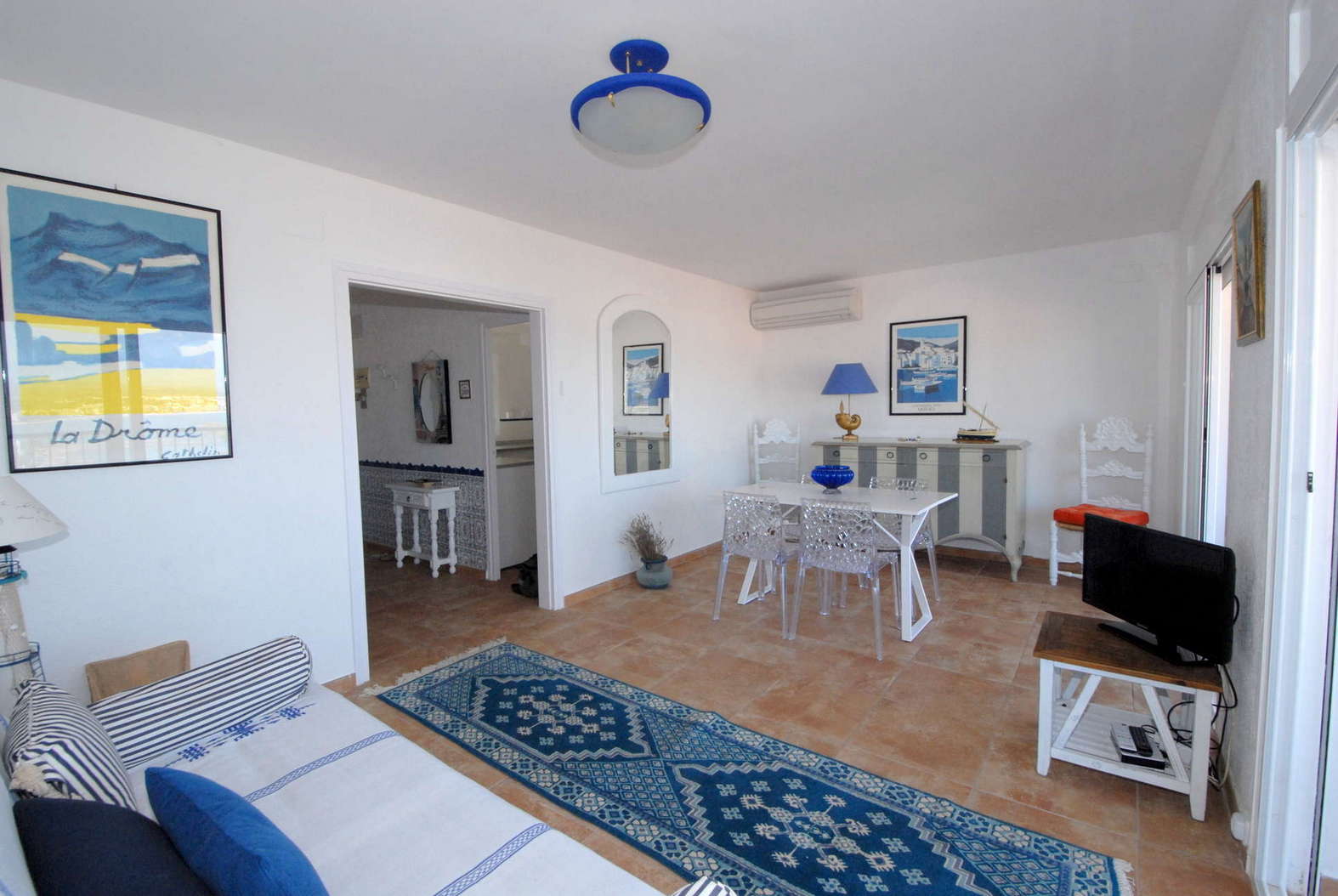 Magnificent apartment with sea view and garage for sale in Rosas