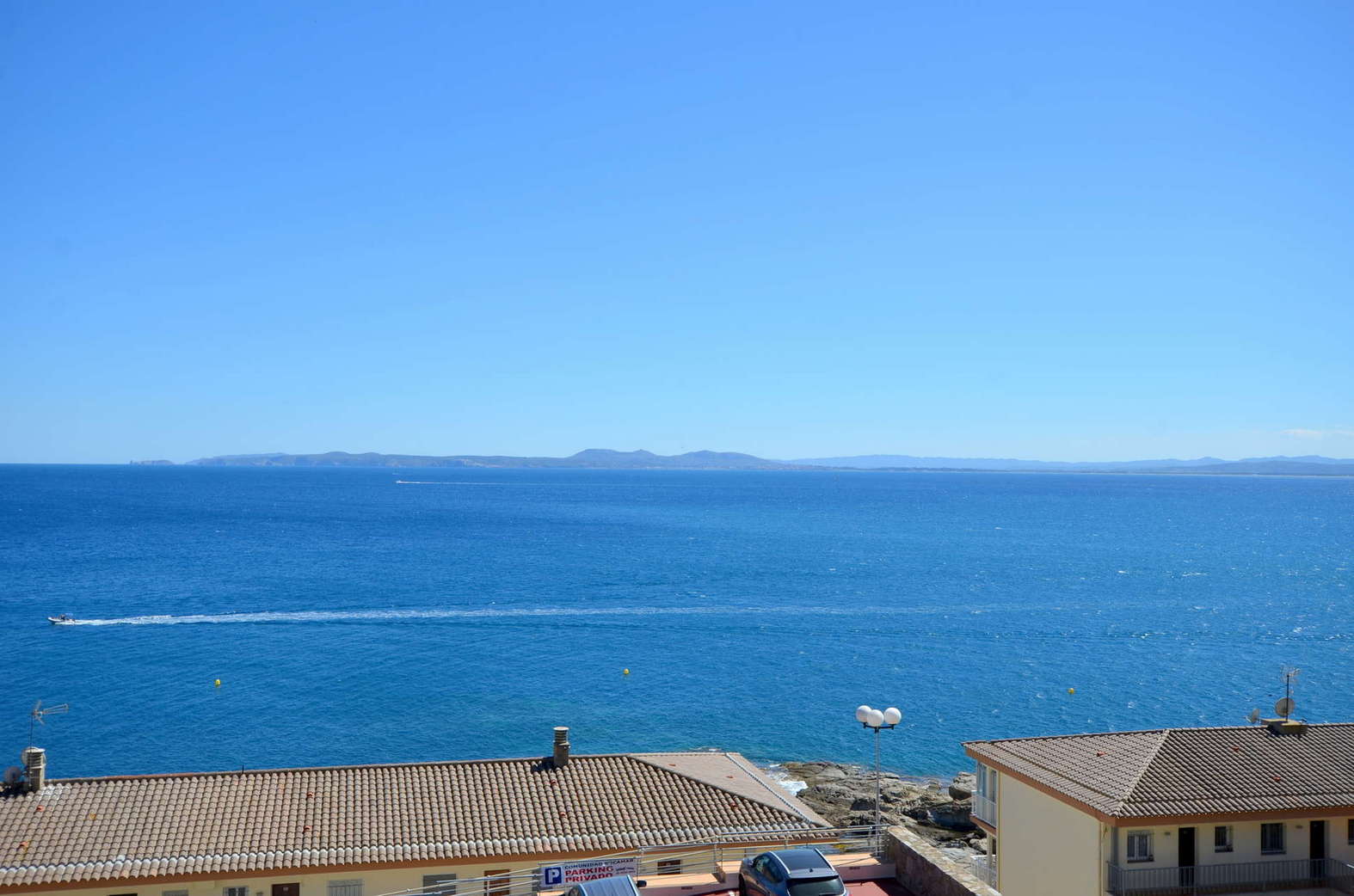 Beautiful appartment with sea view and swimming pool for sale in Rosas