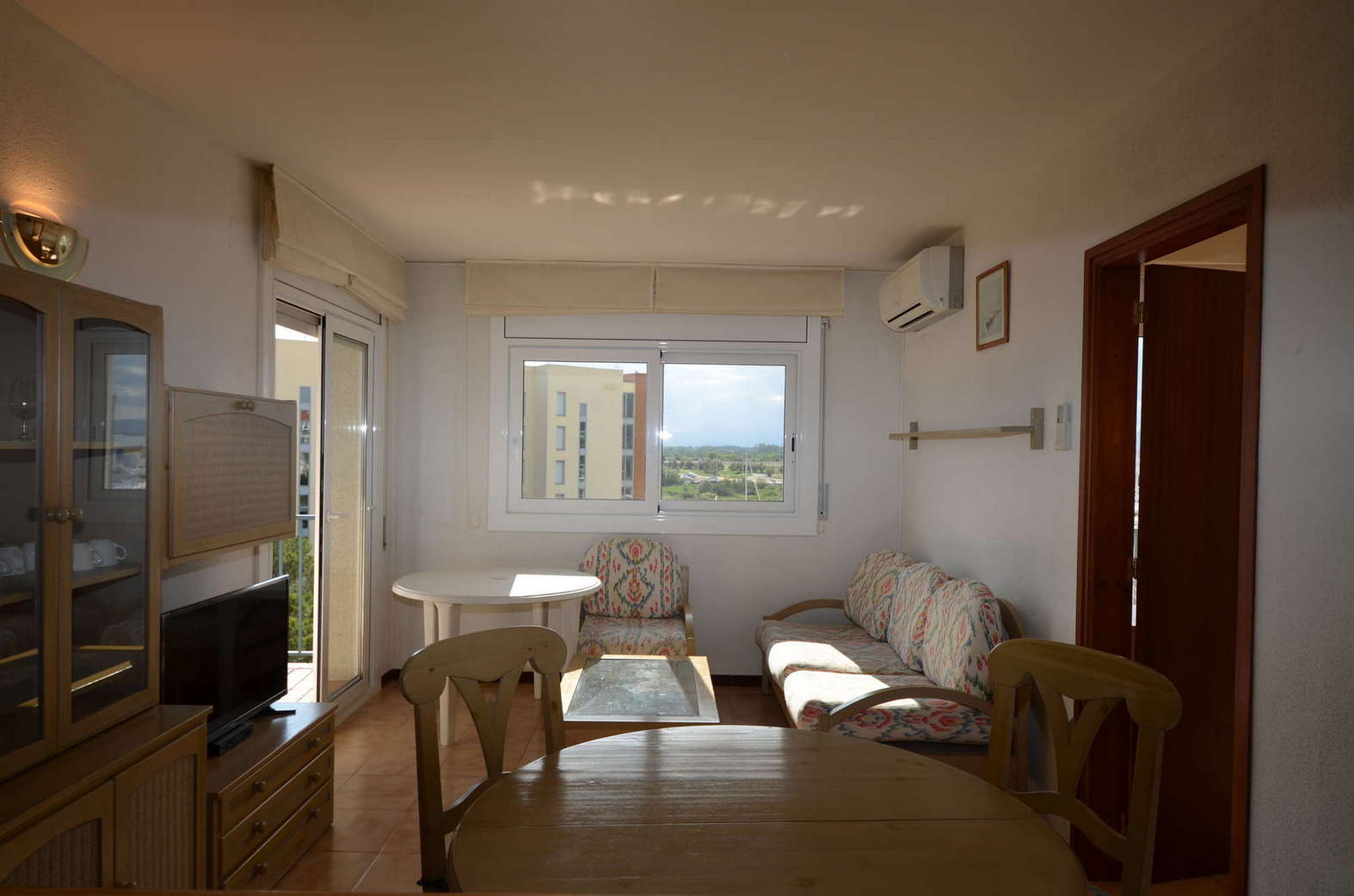 Very nice apartment with garage overlooking the canal for sale in Rosas Santa Margarita
