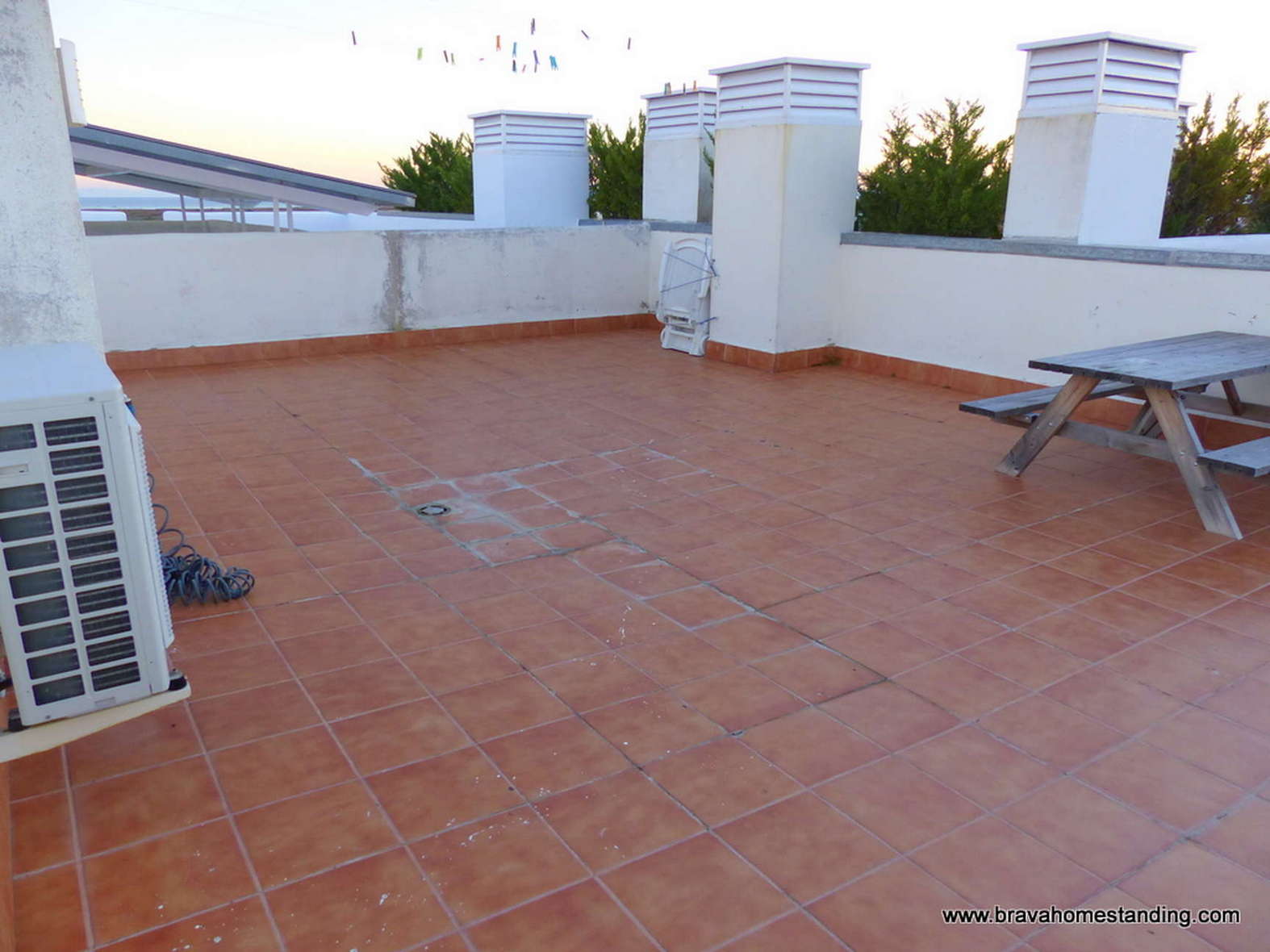 Atico con piscina y vistas en venta en Rosas Santa Margarita