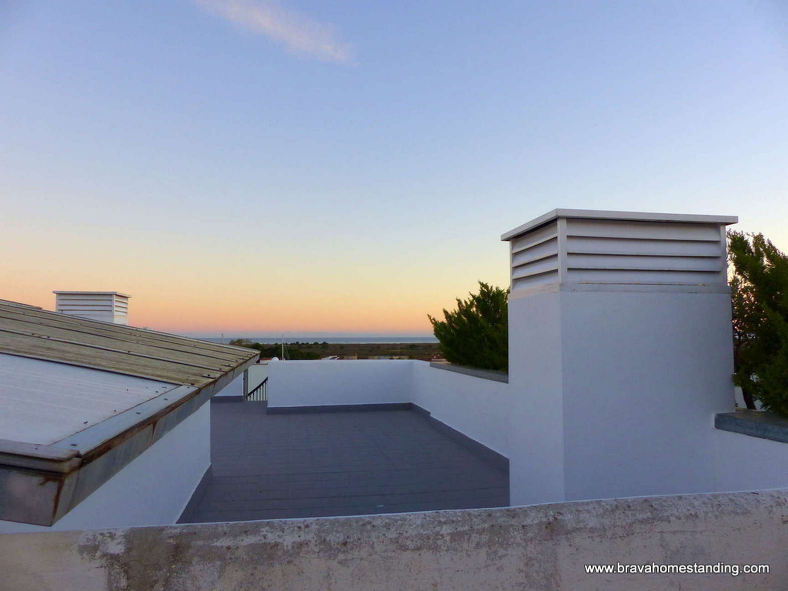 Penthouse with swimming pool and views over the mountains for sale in Rosas Santa
