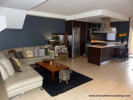 Modern and spacious house for sale in Empuriabrava