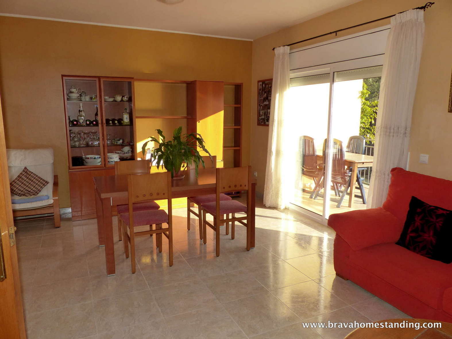 House with view over the natural parc and large garage for sale in Rosas