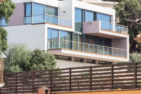 Villa moderna con piscina en venta en Palau Saverdera