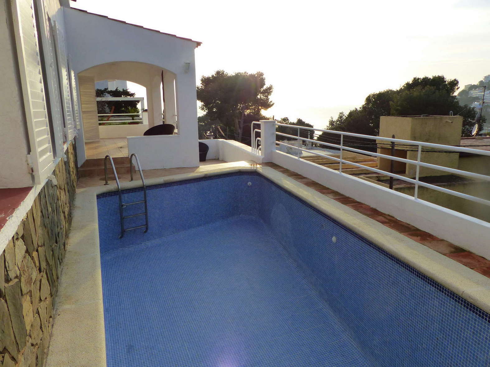 Preciosa casa con vista al mar a 100m de la playa de Canyelles Rosas en venta