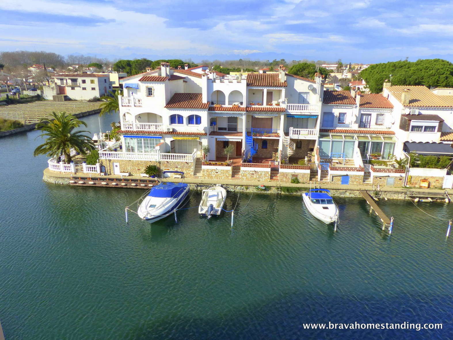 Bel appartement avec solarium et vue sur le canal à vendre à Empuriabrava