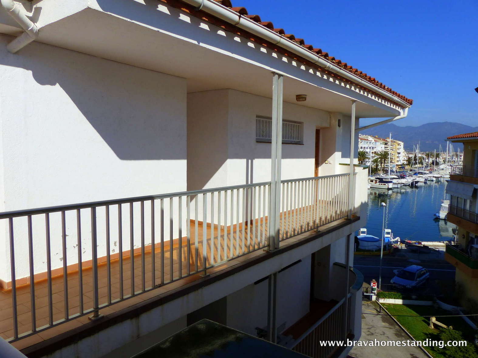 Nice apartment at 250m from the beach for sale in Empuriabrava