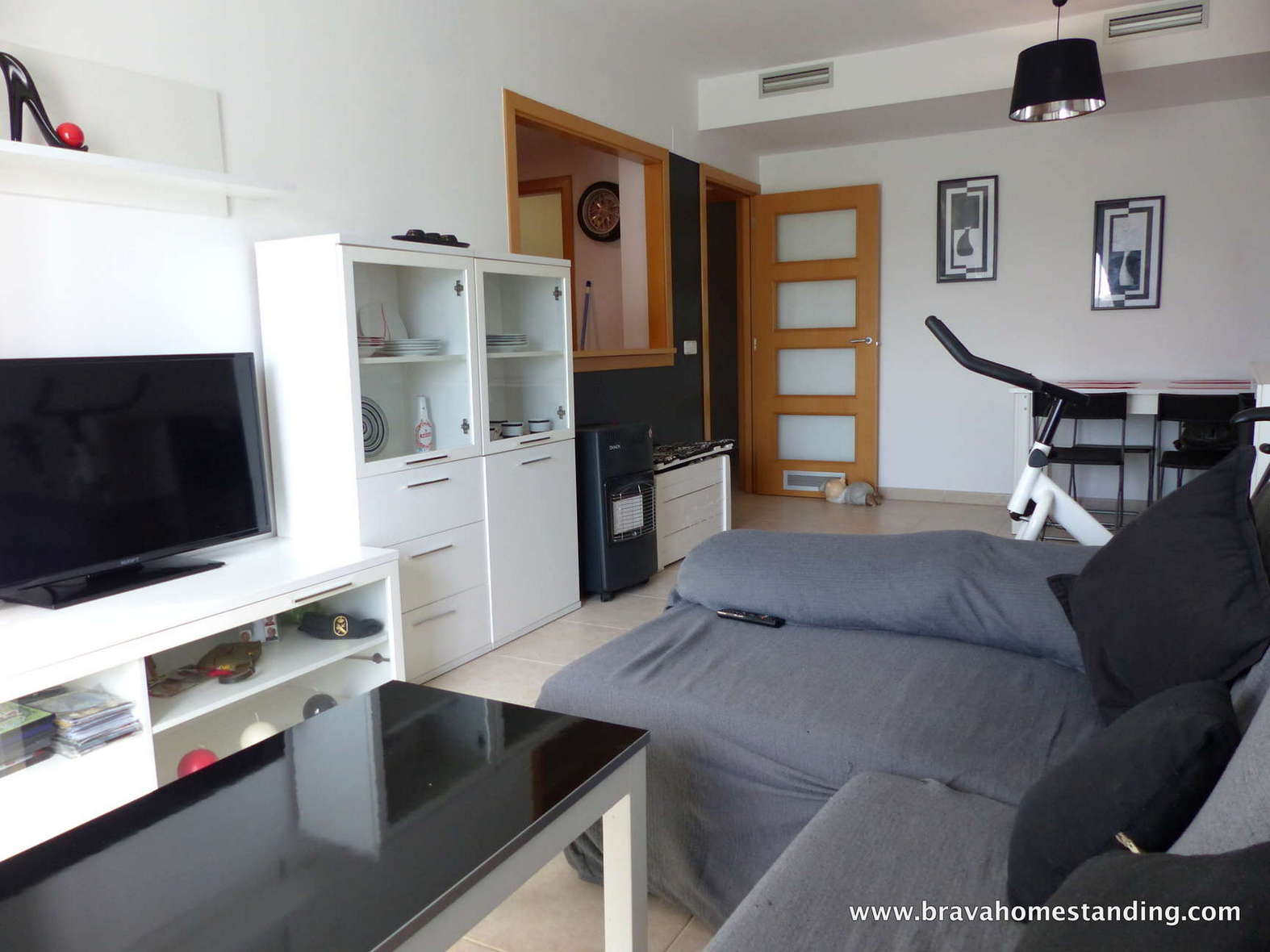 Modern apartment with swimming pool for sale in Empuriabrava