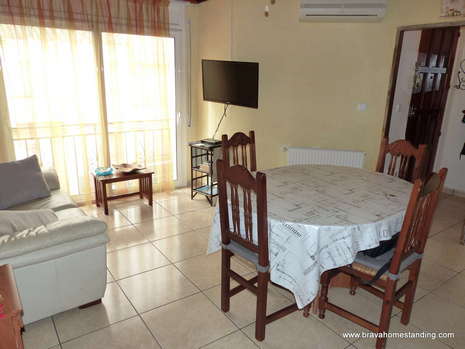 3 bedroom apartment 50m from the beach for sale in Rosas