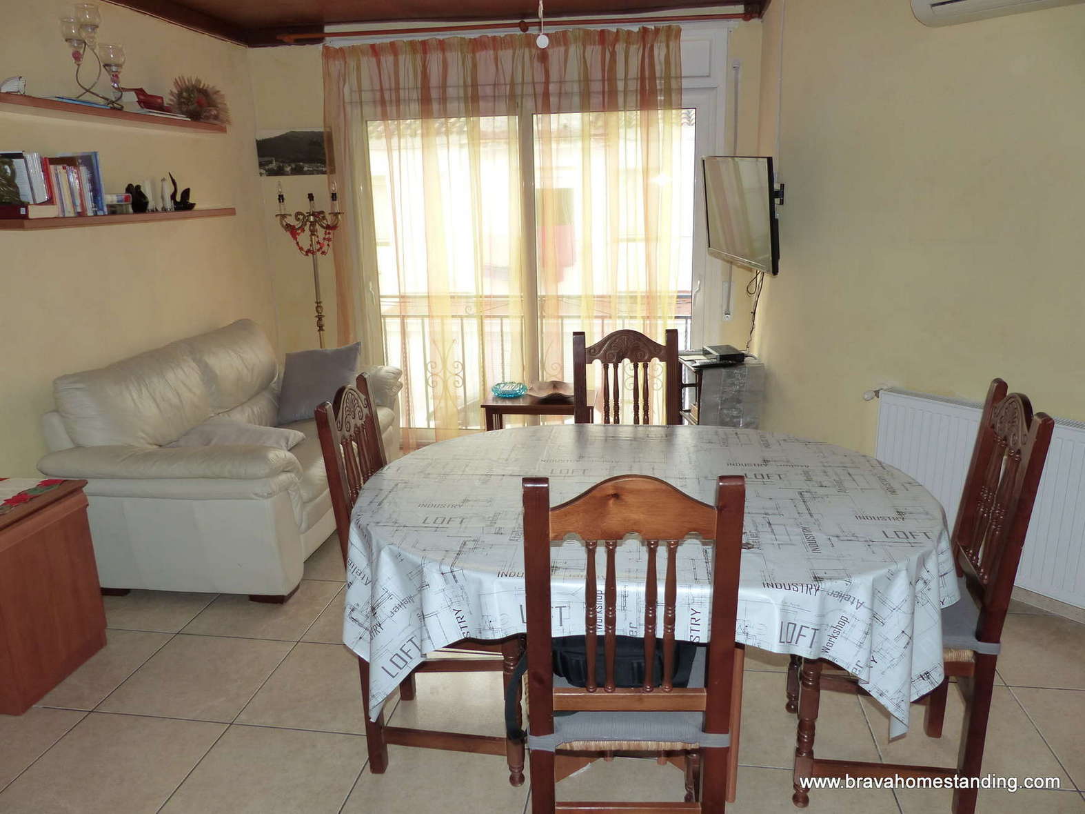 3 bedroom apartment 50m from the beach for sale in Rosas