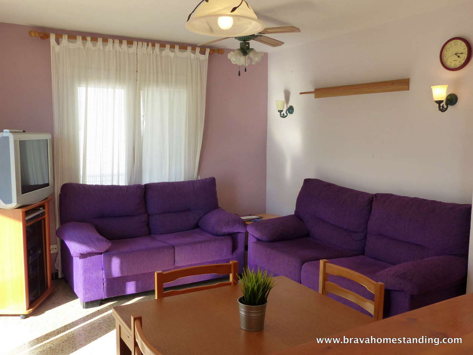 Precioso apartamento en primera línea de mar en venta en Rosas