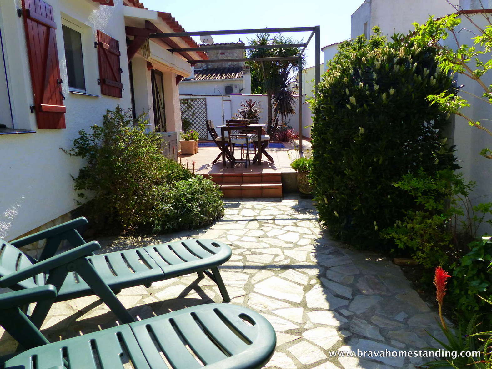 Beauttiful villa with swimming pool for sale in Empuriabrava