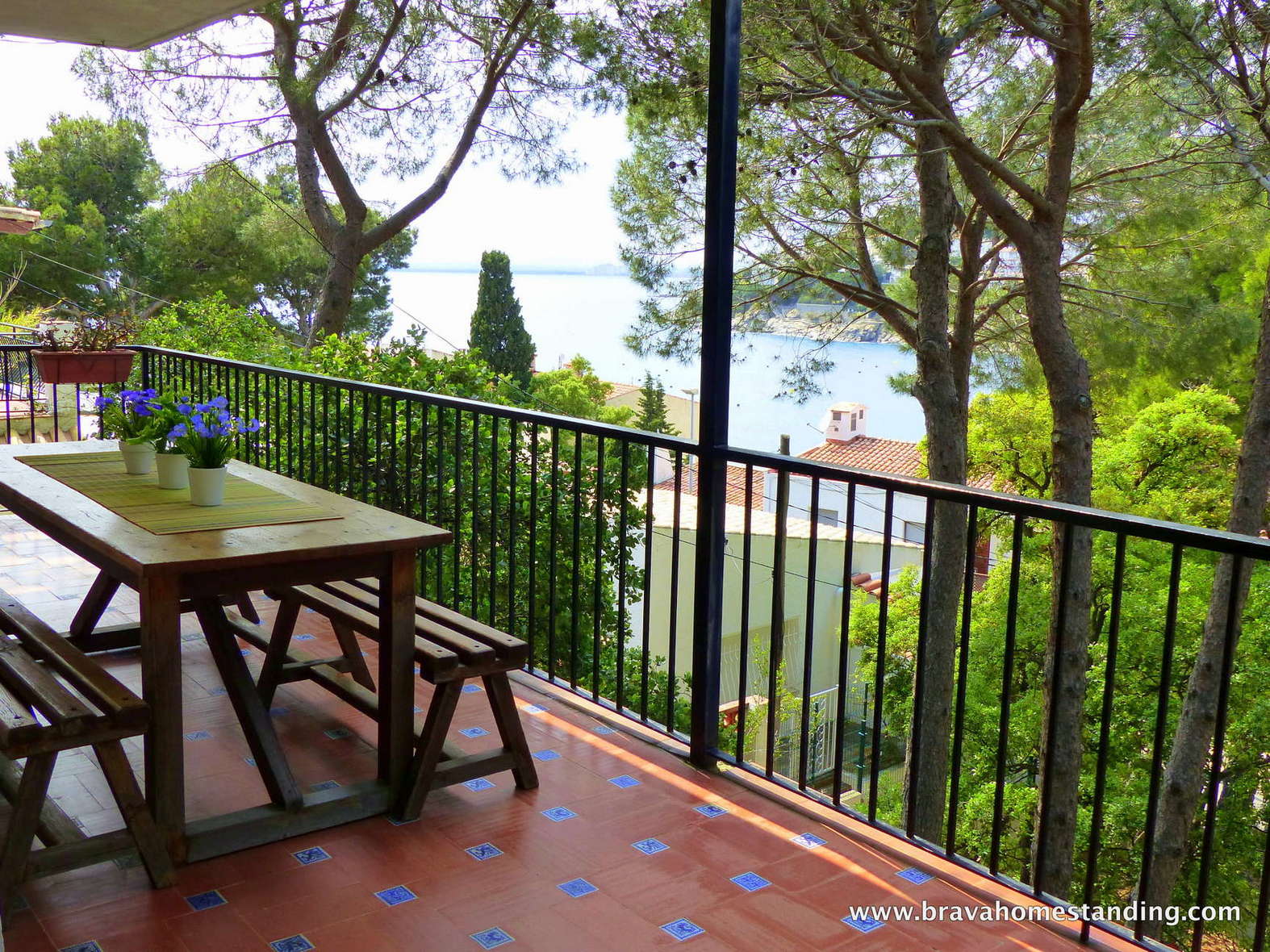 Nice apartment at 20m from the beach of Canyelles for sale