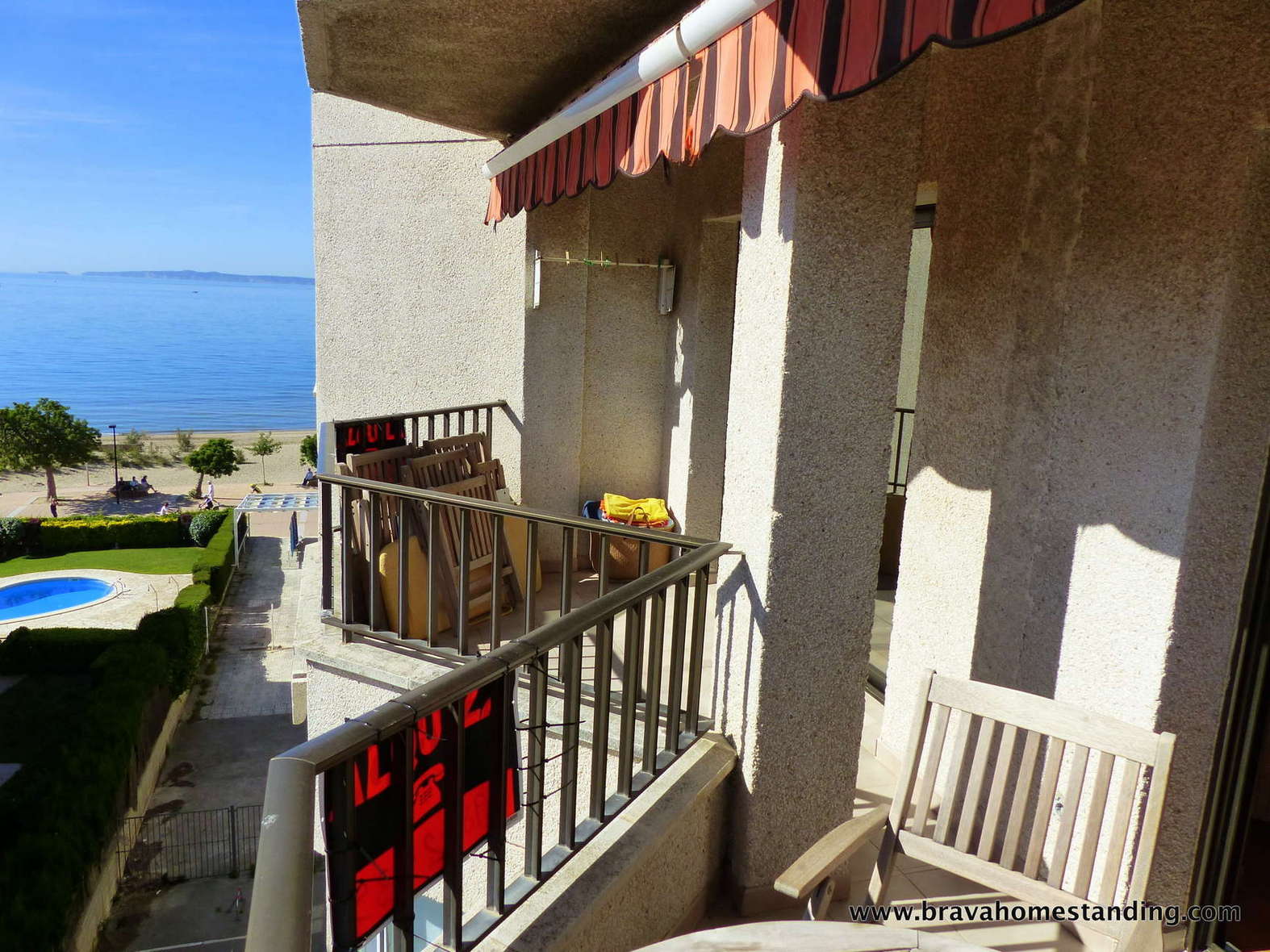 Magnífico apartamento en con vistas lateral al mar en venta en Salatar - Rosas