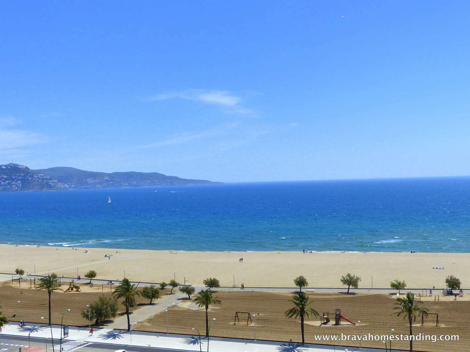 Nice studio with sea view for sale in Empuriabrava